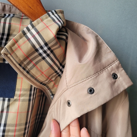 Tan Burberry VTG Women's Trench Coat  Size M Zip Buttons Tan Long Sleeve No Hood - Picture 10 of 16